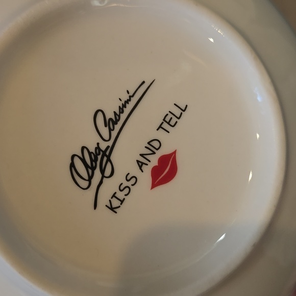 Oleg Cassini Set of Two "Kiss and Tell" Bowls - Picture 3 of 8